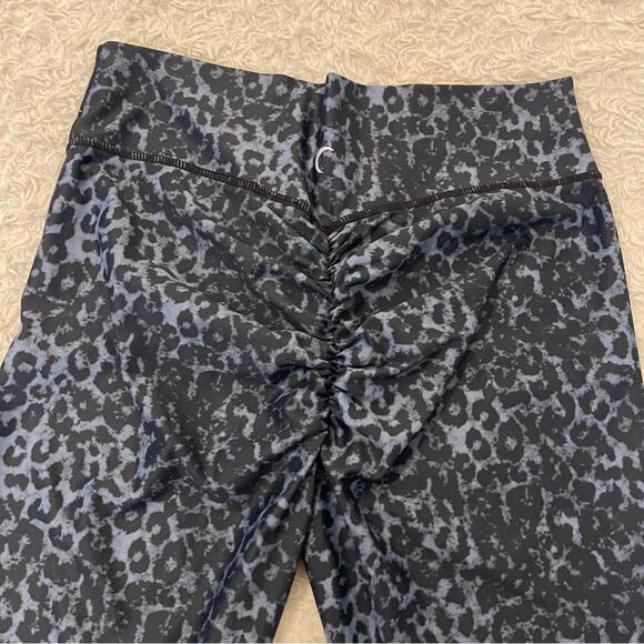 ZYIA Stone Leopard Scrunchy Light n Luxe Leggings Scrunch Butt - Picture 7 of 8